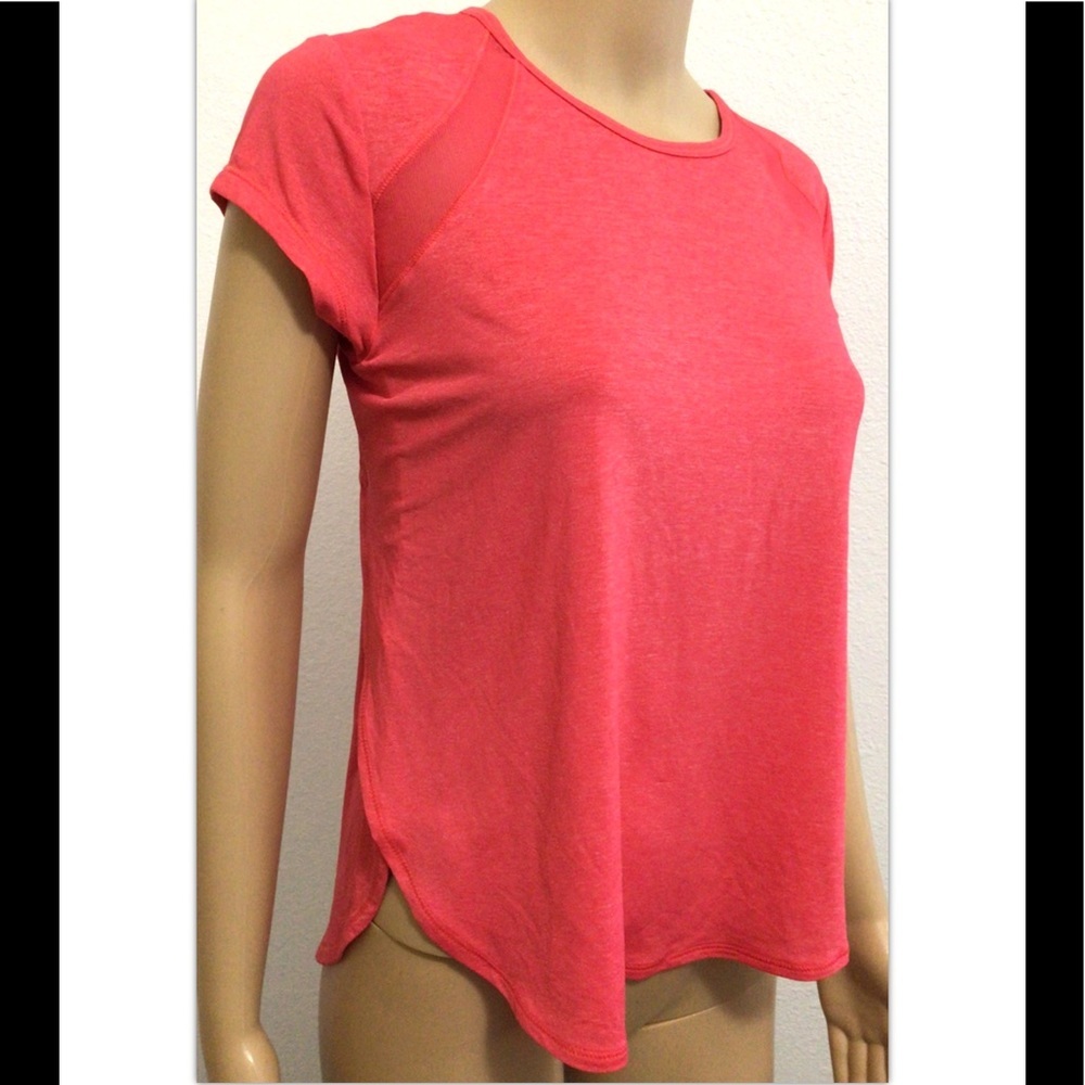NWT All in motion activewear top women’s
